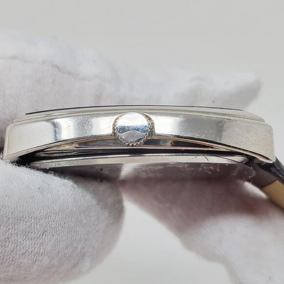 Disney Steamboat Willie Watch - Classic Mickey Mouse Design - Picture 3 of 10